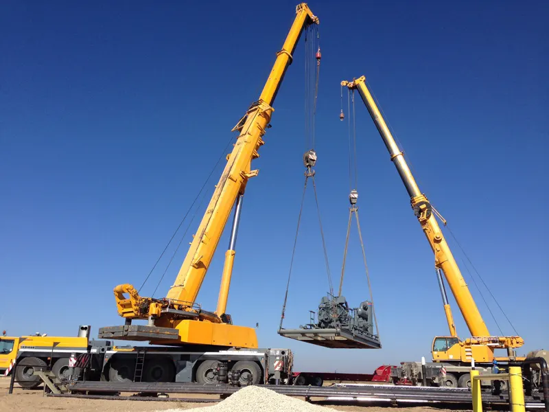 Two Kran cranes in a tandem lift